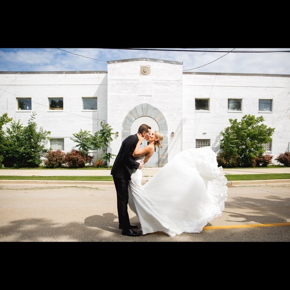 Wedding dress - Picture 4 of 7
